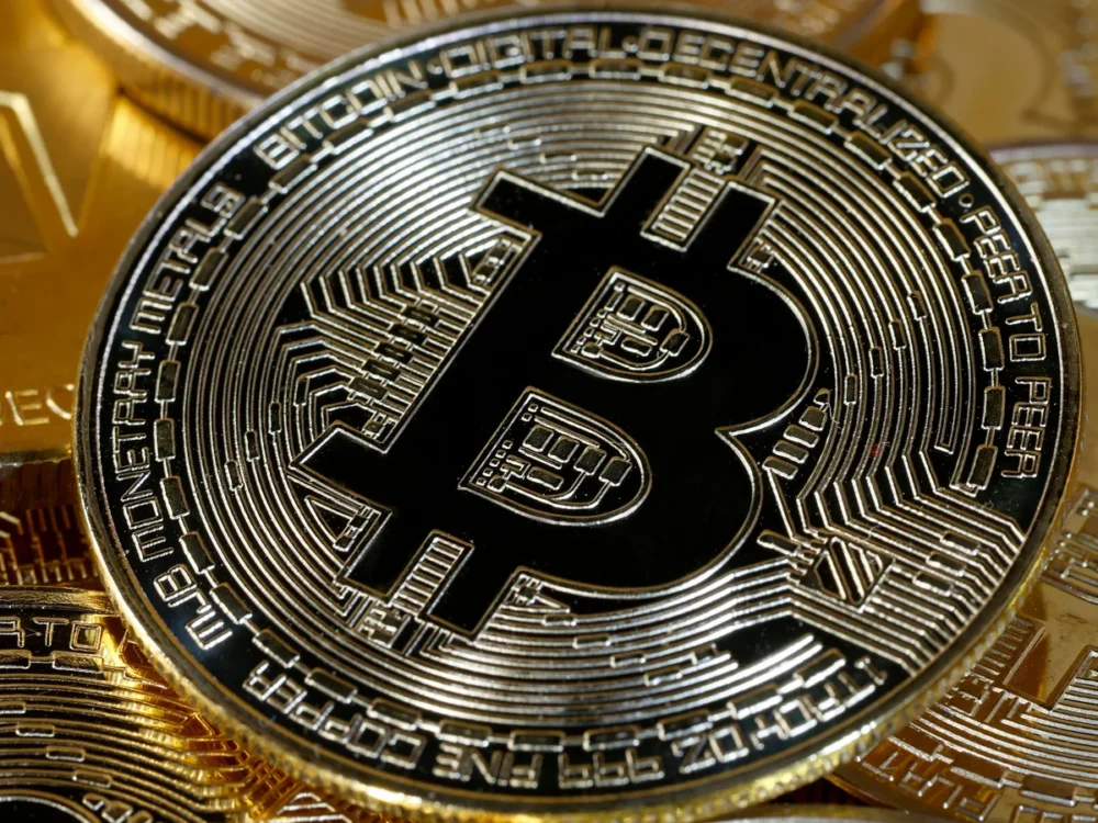Bitcoin consolidates below $117,200 resistance ahead of FOMC decision